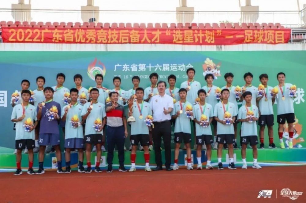 由李昕芸执导，王千源、袁姗姗、刘桦、周游联袂主演，沈腾特别出演的喜剧警匪动作电影《龙虾刑警》将于12月8日登陆大银幕